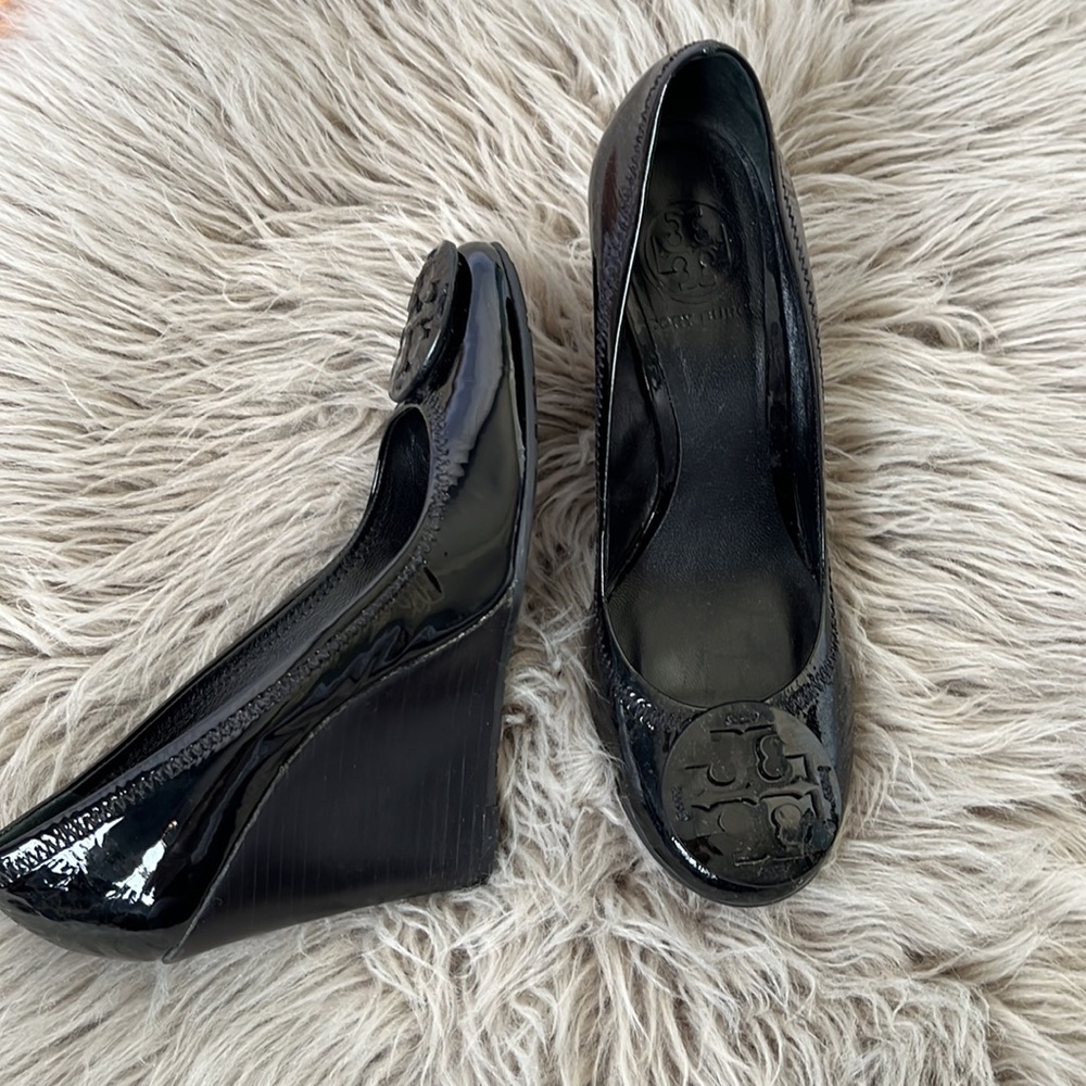 Tory Burch Sophie black patent leather wedge heels size 6.5